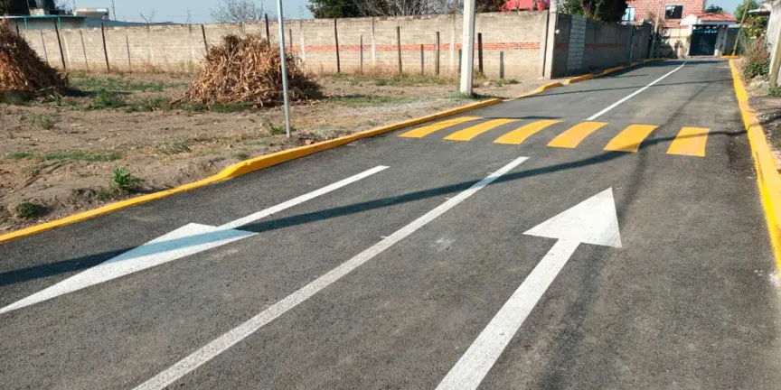 Tonantzin Fernández entregó pavimentación de la calle en Santa María Acuexcomac