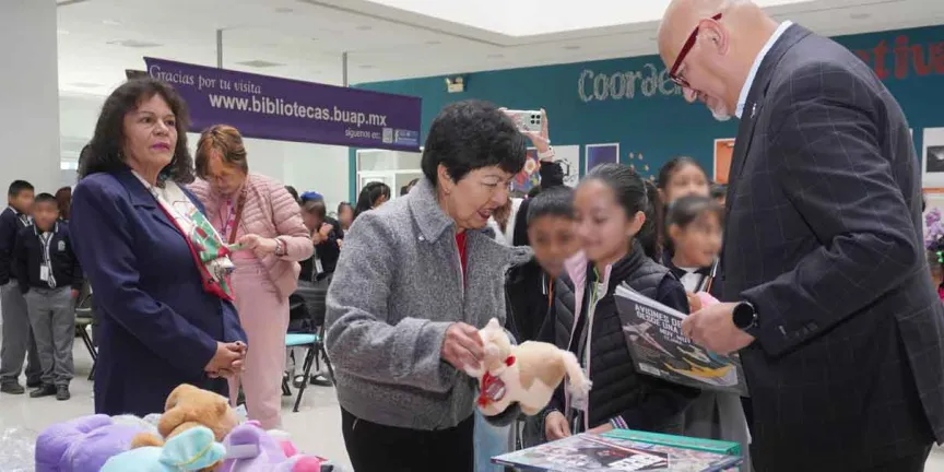 La Rectora de la BUAP participa en la campaña “Regala una sonrisa”