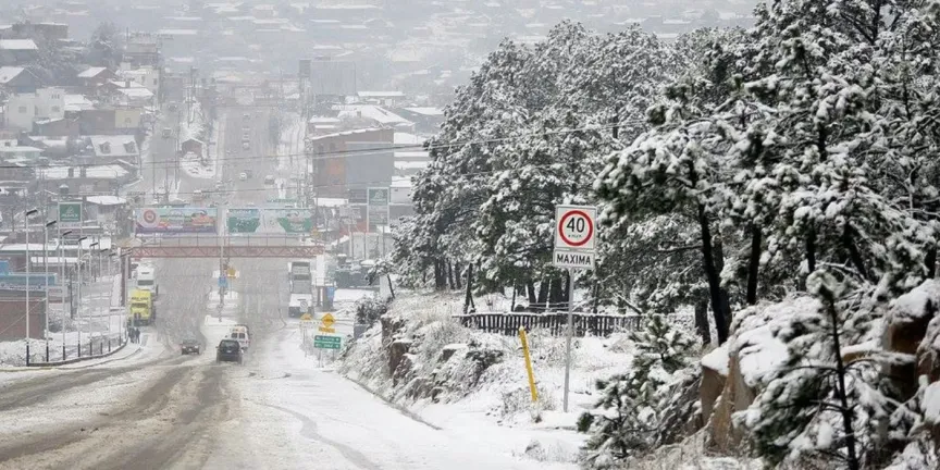 El frente frío 30 paraliza el norte de México con nevadas y vientos de intensidad ártica