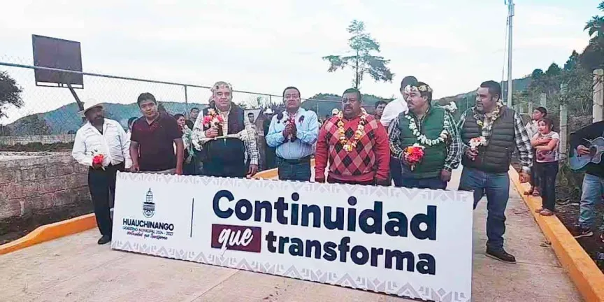 Rogelio López entregó más obras de pavimentación en Huauchinango 