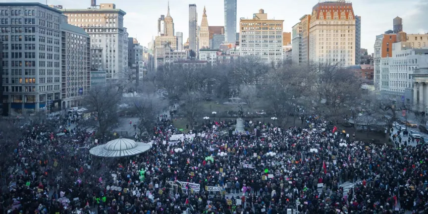 Protestas masivas contra ICE sacuden Mineápolis y Nueva York