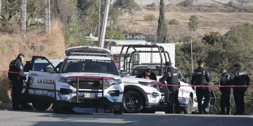 Tiran cuerpo embolsado con advertencias en Xochimehuacán