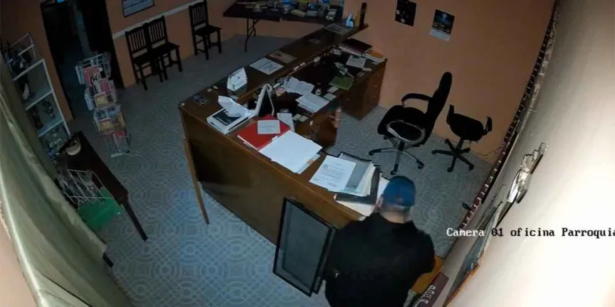 Texmelucan: captan robo en oficinas parroquiales de San Juan Bautista