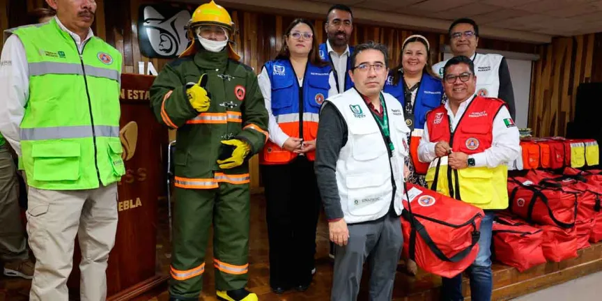 Entrega IMSS Puebla equipo a Unidades Internas de Protección Civil