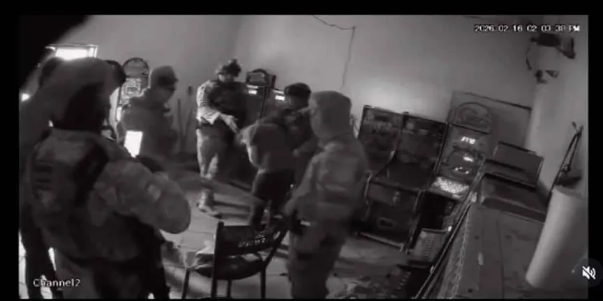 Video exhibe presunta tortura de militares en Peribán, Michoacán; joven fue golpeado y obligado a declararse “halcón”