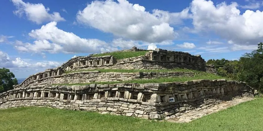 Zona arqueológica de Yohualichan: Historia, naturaleza y cultura en Puebla