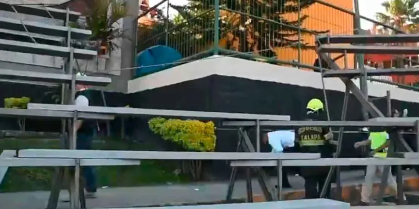 VIDEO. Colapsan gradas en la Universidad Veracruzana y dejan 18 estudiantes lesionados en Xalapa