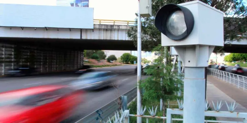 Morena exhibió a anteriores dirigencias al pagar 171 mil pesos en Fotomultas