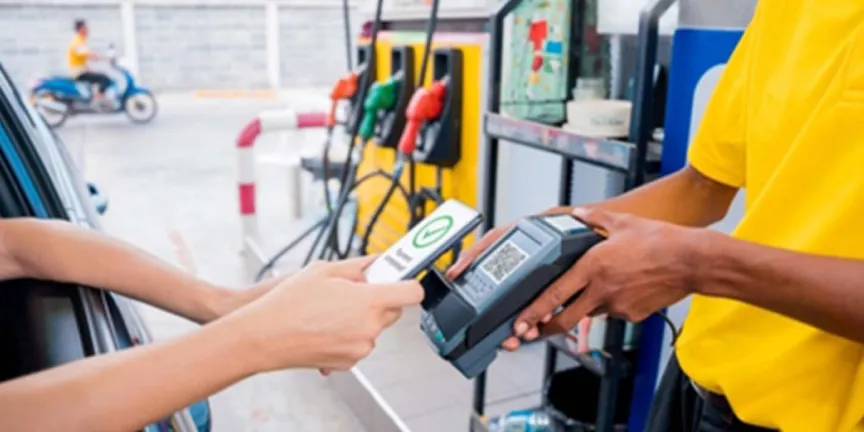 Gasolina y casetas solo podrán pagarse con tarjeta o celular en México