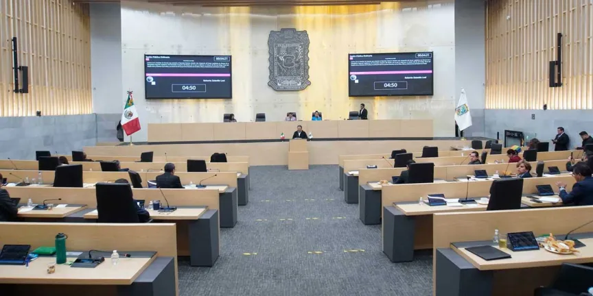 Disputados aprobaron "fast track" paquete de iniciativas 