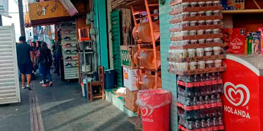 Multas a comerciantes de Texmelucan que invadan banquetas con mercancía 