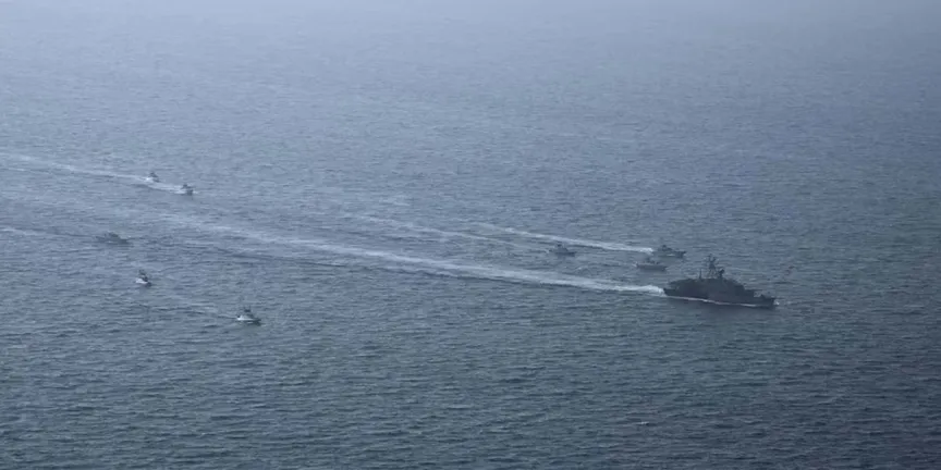 Irán amenaza con quemar barcos que crucen el estrecho de Ormuz