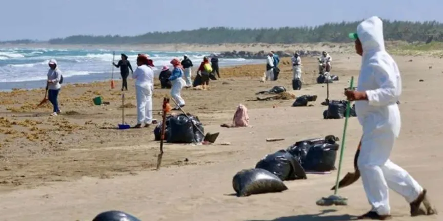 Pescadores señalan omisiones y contradicciones tras crisis ambiental en el Golfo de México