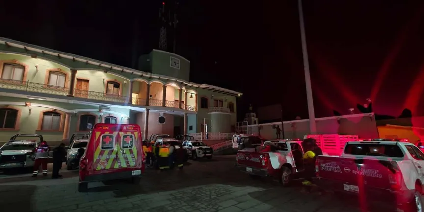 Quimixtlán: rescatan con vida a dos personas tras accidente en zona montañosa