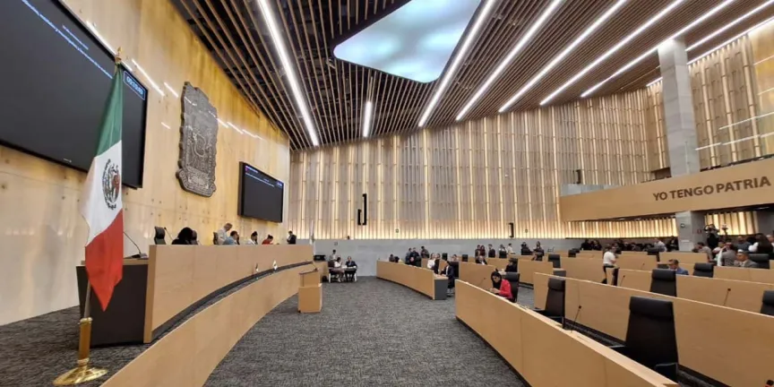 Se mantienen titulares de Secretaría y área jurídica del Congreso pese a exhorto de la SCJN