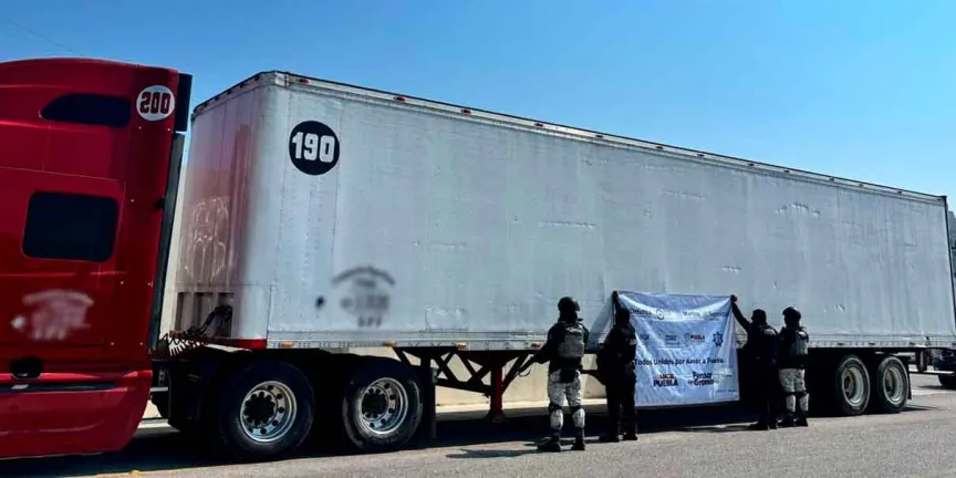 SSP y Guardia Nacional recuperan tractocamión robado en carretera cerca de Tepeaca