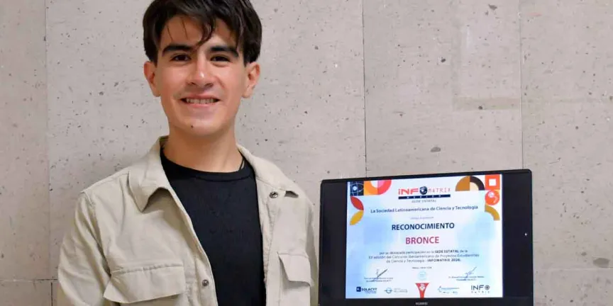 Estudiante gana medalla de bronce en Infomatrix Puebla 2026