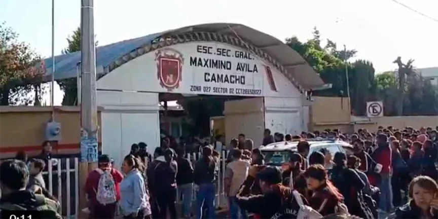 Revisión mochila en secundaria de Texmelucan por alerta de tiroteo