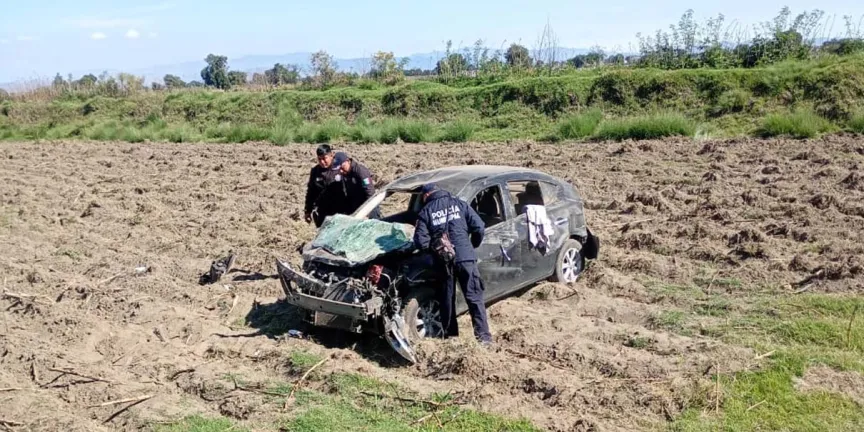 Volcadura hacia Serdán; el conductor sobrevivió