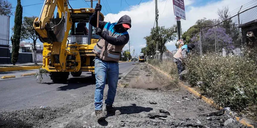Puebla refuerza rehabilitación de calles con nuevo tren de maquinaria