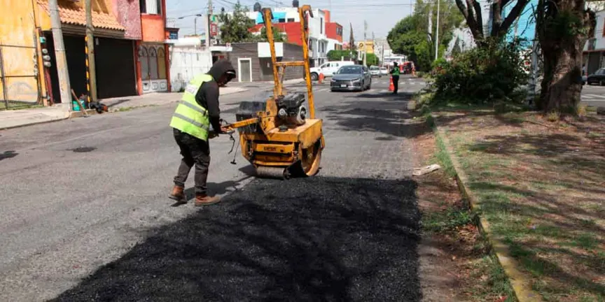 Ayuntamiento de Puebla intensifica bacheo en avenidas principales