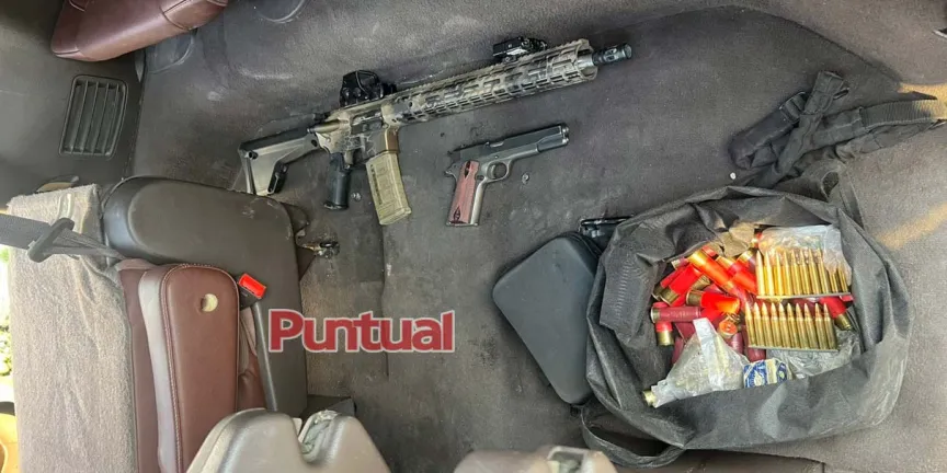 Decomisan armas en la autopista México-Puebla: aseguran dos camionetas en Tlahuapan