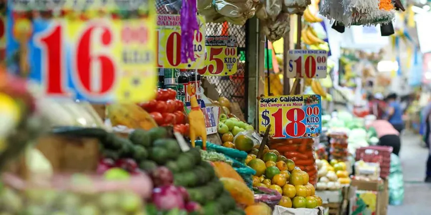 En jaque familias mexicanas para comprar alimentos por alza descontrolada
