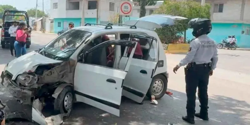 Dos personas resultan heridas tras fuerte choque en Tehuacán