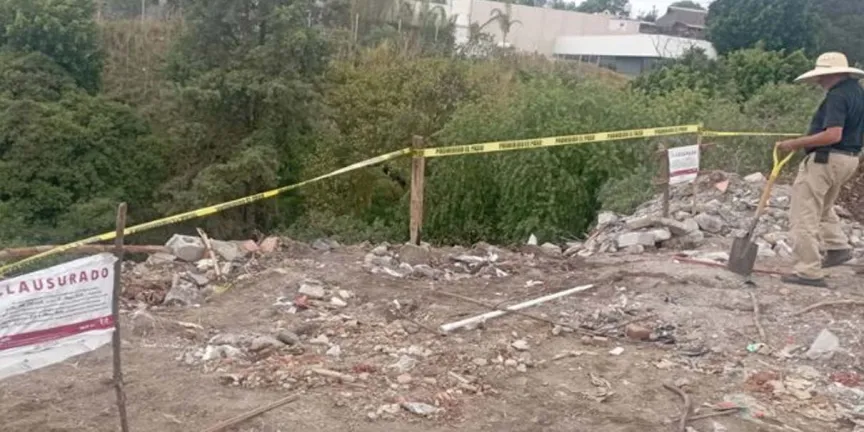 Clausuran tiradero ilegal en barranca La Leona por riesgo ambiental en Atlixco