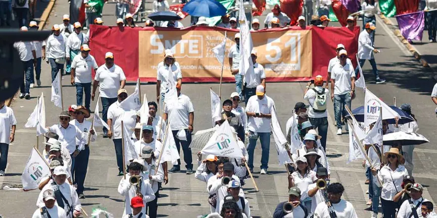 Trabajadores colman calles de Puebla: piden 40 horas y fin del outsourcing