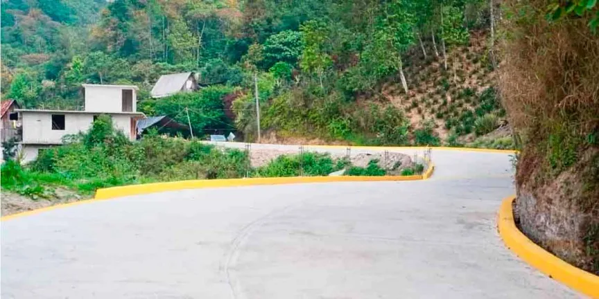  Habitantes de Tlalmaya y Papatlatla, en Huauchinango, recibieron obras de pavimentación