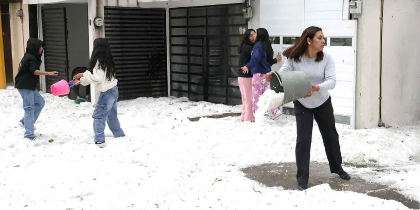 Granizada deja calles inundadas y viviendas afectadas en Maravillas