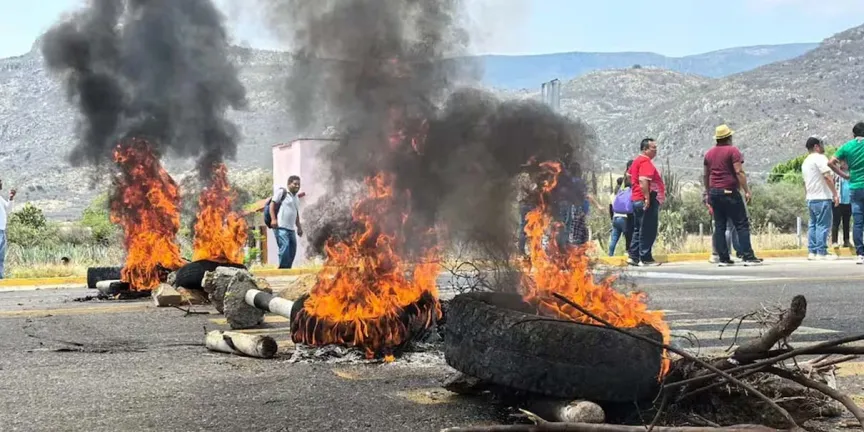 Mitla bajo tensión: desalojo a balazos deja heridos y CNTE rompe diálogo