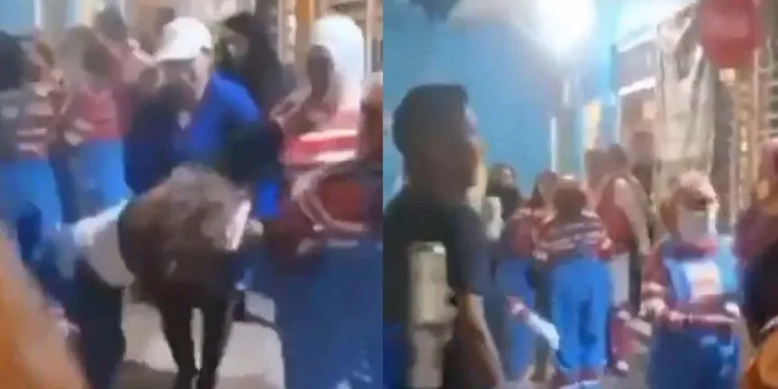 Pelea de Chuckys desata caos y risas en carnaval de Xonacatepec