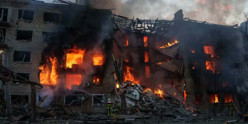 Rusia lanza ataques potentes con 90 misiles hipersónicos y 600 drones contra Kiev