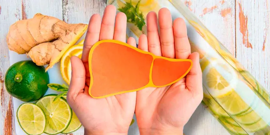 Ni limón ni jugos verdes: esta es la fruta que especialistas recomiendan para cuidar el hígado