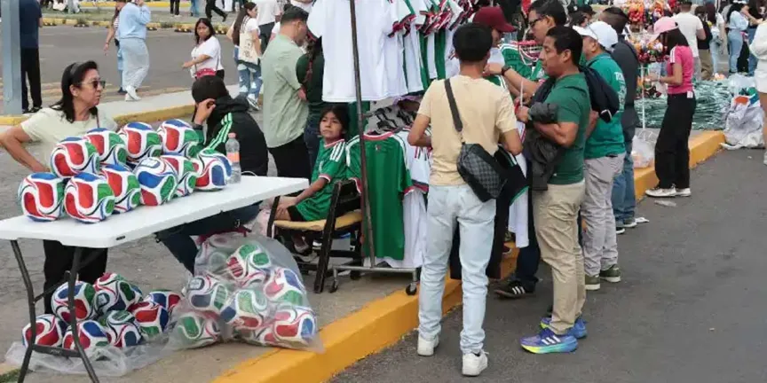 Centro de Puebla invadido de pirateria mundialista de ambulantes 