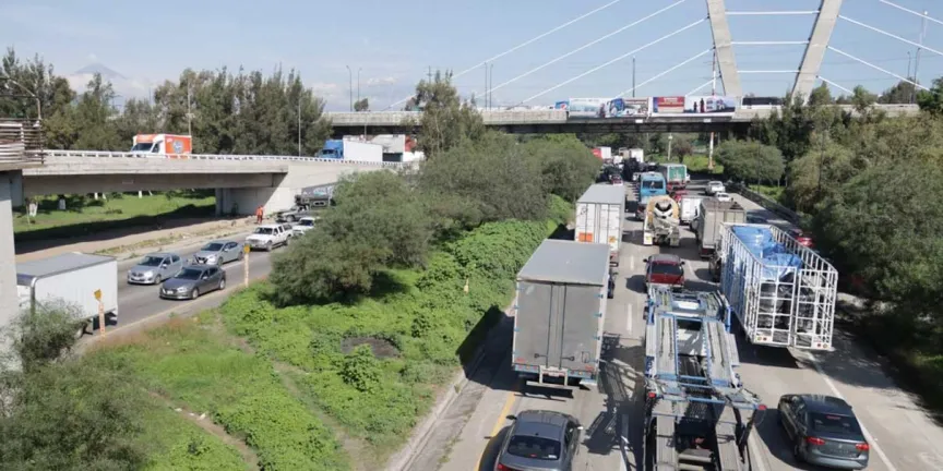 Transportistas y usuarios de rutas en Puebla viven un terror criminal en autopistas y calles de la ciudad