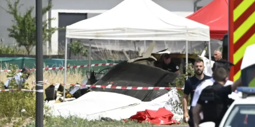 Caída vertical de una aeronave deja 11 muertos junto a una zona residencial en Francia