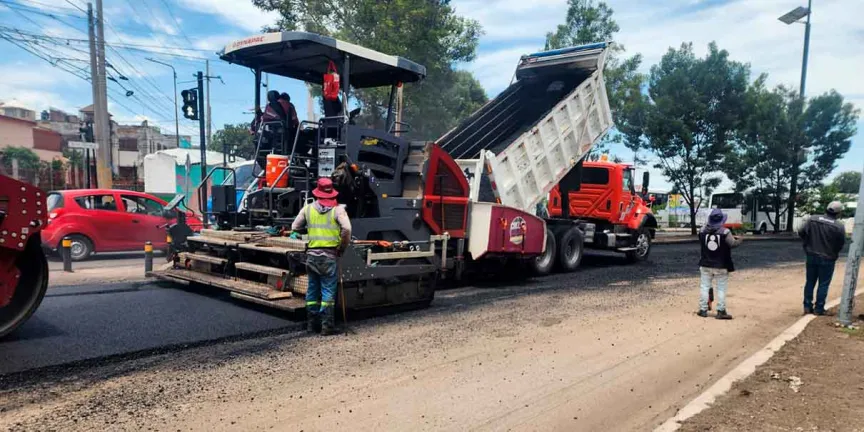 Pepe Chedraui impulsa rehabilitación vial con el Tren Capitalino de Pavimentación en Puebla