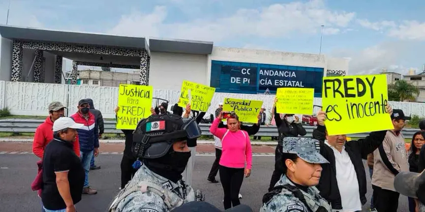 Protesta paraliza la México-Puebla