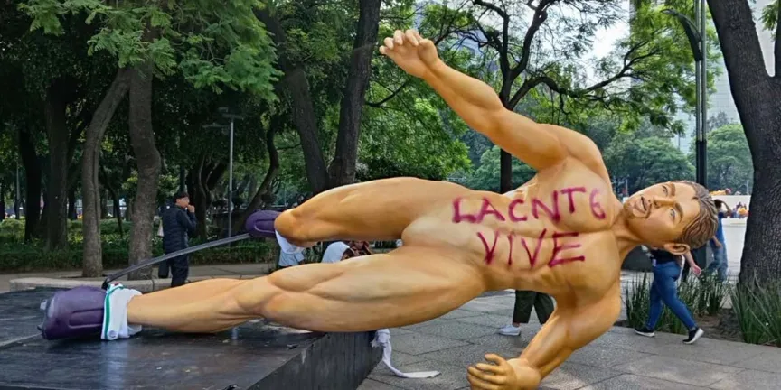 CNTE aumenta la presión y vandaliza exposición del Mundial tras fallida negociación con el Gobierno federal