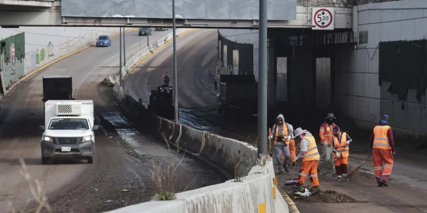 Continúan los trabajos de limpieza tras las fuertes lluvias e inundaciones en la capital poblana