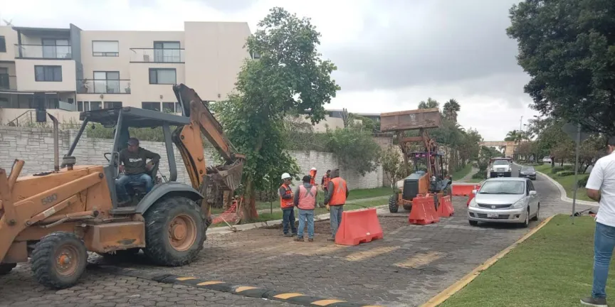 Sin agua en Lomas de Angelópolis: reparan fuga en línea 28 de Agua de Puebla