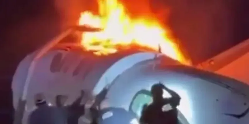 Dramático rescate: civiles rompen ventanas para salvar a pasajeros de avioneta incendiada en Texas