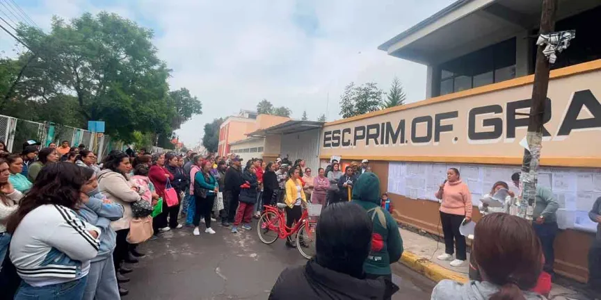 Papás ya no "aguantan" a directora de primaria en Texmelucan 