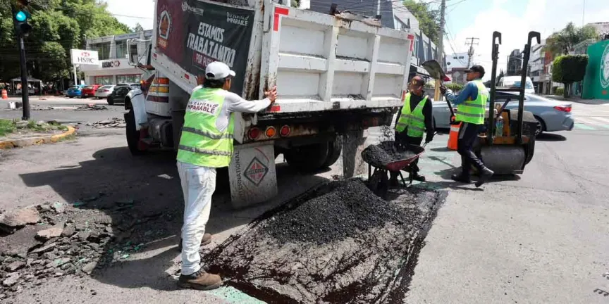 Gobierno de Pepe Chedraui refuerza acciones de bacheo en favor de las y los poblanos