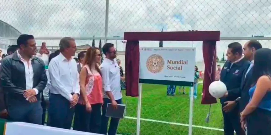 Puebla recibe 32 canchas del programa Mundial Social del Gobierno de México