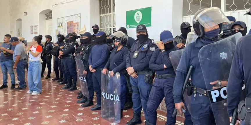 Relevos en Seguridad y reacomodos en Ayuntamiento de Acatlán; la edil sigue firme