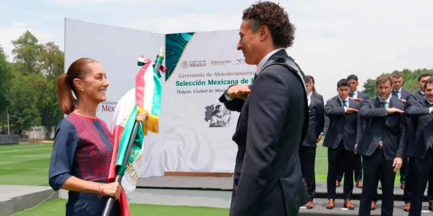 Sheinbaum abandera a la Selección Nacional que participará en la Copa Mundial 2026